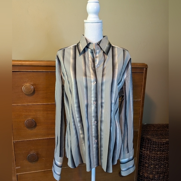 New York & Company Tops - New York & Company Top Size XL Button Up Stretch